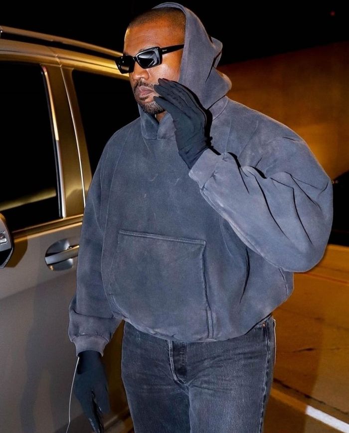  : 